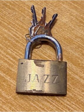 Source Unknown Brass Padlock with Silver Shackle and Keys - Gold Tone